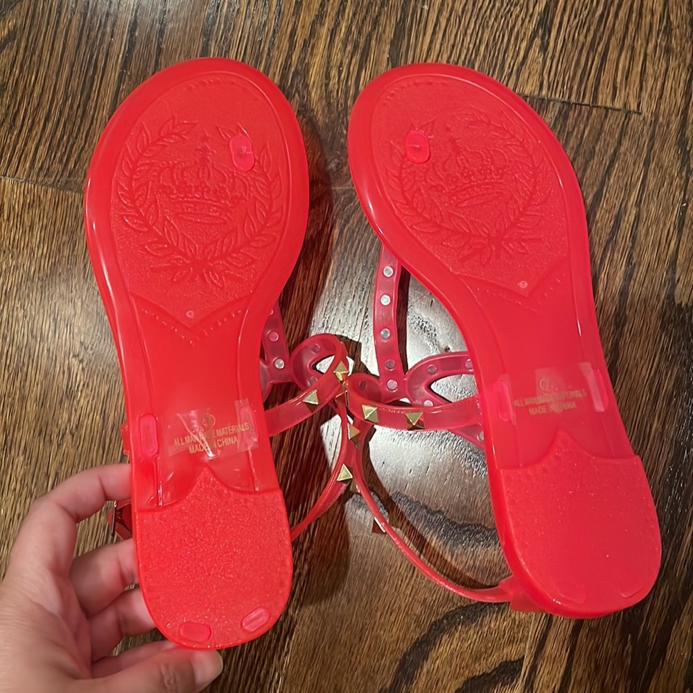 Hot Pink Jelly sandals with gold hardware - Picture 2 of 3
